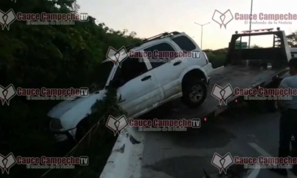 Conductor de camioneta pierde el control y termina en el manglar ...