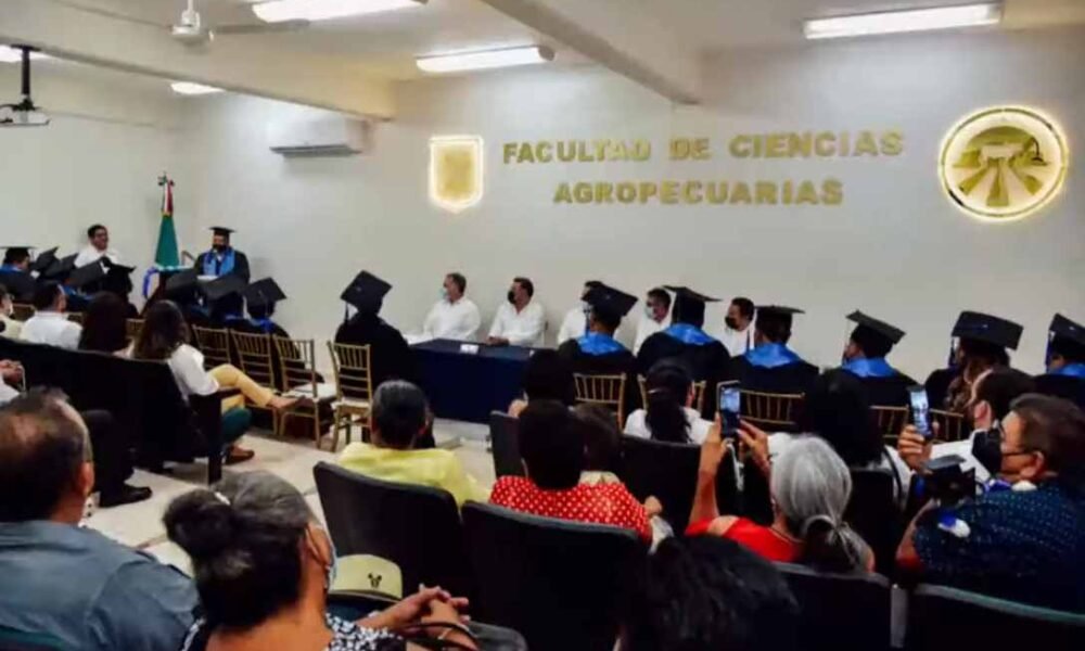 Entregan cartas de pasantes en Facultad de Ciencias Agropecuarias de la ...